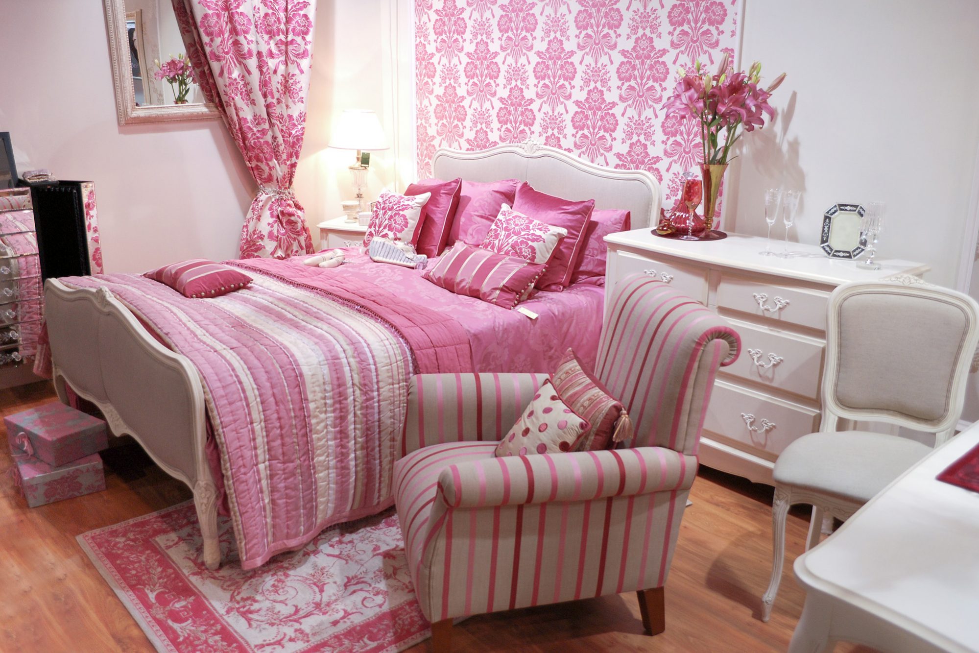 แต่งห้องนอนเพิ่มความหวานละมุนละไม