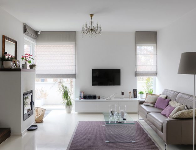 ห้องสวยเรียบง่ายด้วยผ้าม่านพับ