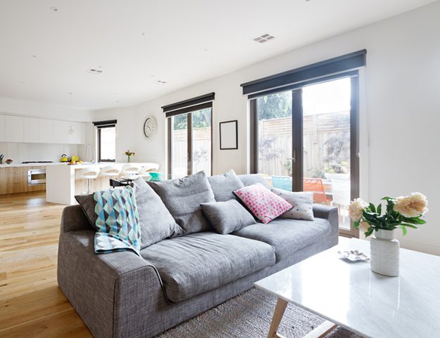 เสน่ห์ของบ้านหลังเล็กเรียบง่าย เเต่อบอุ่น