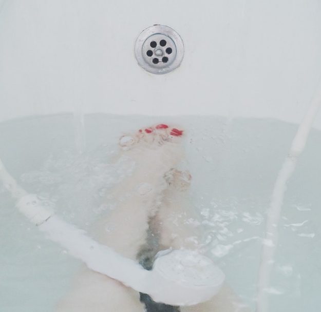 วิธีการใช้โซดาไฟแก้ปัญหาท่อตัน